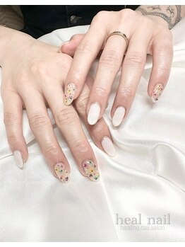 white×押し花nail.