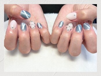 クリスタルネイル/夏は水色が人気です♪