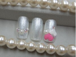 ピンク白キラキラ3Dハートネイル