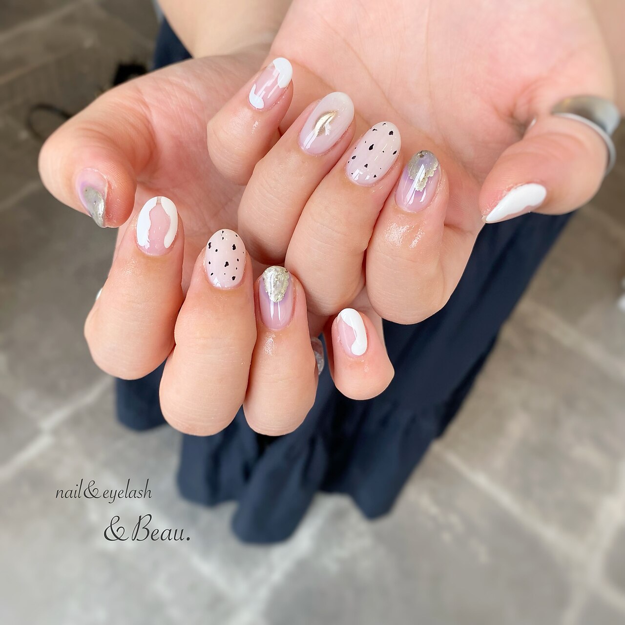 2026年冬トレンド】ホワイト ワンカラー ハンドのネイルデザイン集