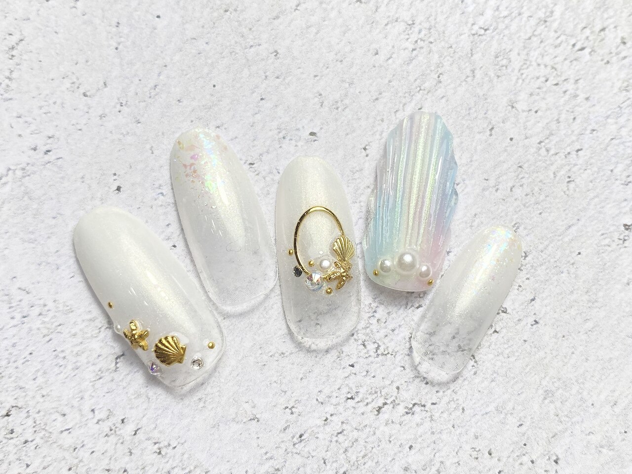 プロフ必読　様　　ホワイトワンカラー 2026年冬トレンド】ホワイト スーパーロングのネイルデザイン集