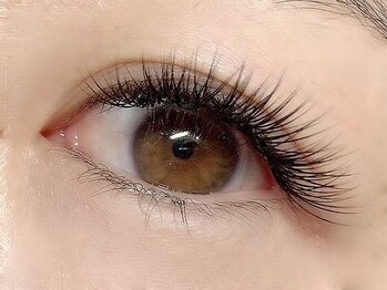 リヴィティア(RIVTIA)の写真/高い技術力と提案力が人気の秘訣！一人一人の目の形に合わせたデザイン提案と丁寧な施術が口コミで人気♪