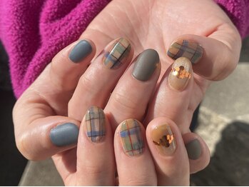 チェックとマットの冬ネイル