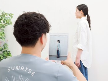 サンライズ鍼灸整骨院 川西院の写真/【結果重視!根本からアプローチ】骨盤矯正で体の歪み・疲れを徹底ケア◎姿勢バランスも整えてスッキリ!