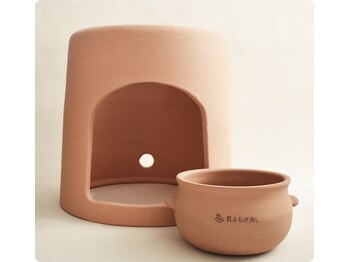 ティラ(Tira)/黄土椅子・壺にこだわっています