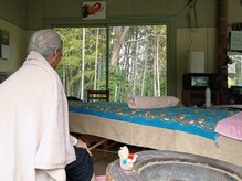 まろみの雰囲気（竹林を眺めながらアロマの香る足浴でリラックス）
