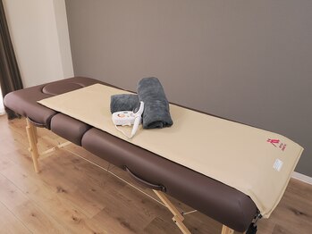 あったかサロン/ベッドと温熱器