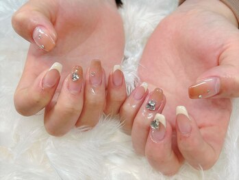 ビジューネイル