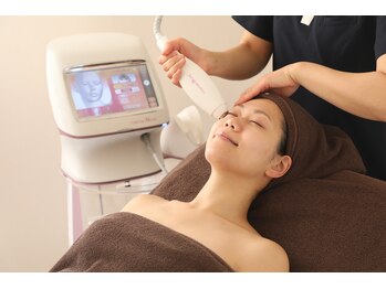 アユアラングレース/年齢の出やすい目元・首元も!