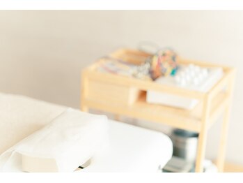 女性鍼灸師による美容鍼専門店 shika. 【 肩こり/小顔/たるみ/ほうれい線/シワ改善】の写真/一社駅チカ◆大人女性のためのプライベート空間。周りを気にせず、心ゆくまで自分を労わるご褒美タイムを