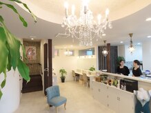 ヘルバ(HERBA)の雰囲気(【内装】白を基調とした清潔感のある店内/全室個室)