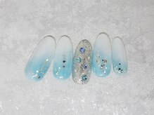 ネイルライフ(NailLife)/白と水色グラデデザイン