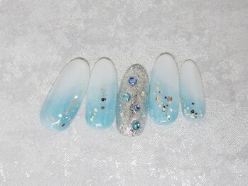 ネイルライフ(NailLife)/白と水色グラデデザイン