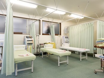 整骨院けんしん 安積院/施術ベッド
