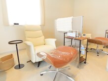 ドクターネイル爪革命 THE KANAZAWA 御経塚の雰囲気（すぐに寝落ちしてしまうリクライニングベッド♪疲れた方には◎）