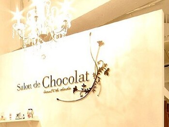 サロンドショコラ(salon de chocolat)/入口から可愛い空間が☆