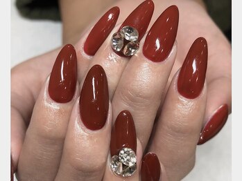 リッチネイル(Rich Nail)/ワンカラーにキラキラVカット