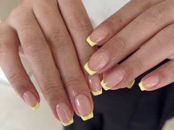 アピラ(APILA)の写真/【トレンドやライフスタイルに合わせたシンプル系から華やか系まで対応★】ワンランク上の"魅せる"指先へ…
