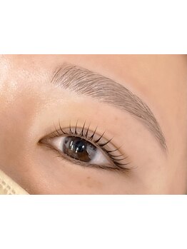 ナチュラル上品な目元にしたい