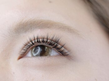 ビューティーサロン ココ 岐阜店(Beauty Salon COCO)の写真/≪束×束≫独自技術でボリュームを出しつつ自まつ毛を360°コーティング！【ボリュームW/60set¥6500】