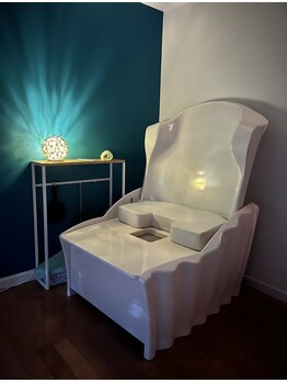 ハピネス(HAPPINESS)/薄暗い個室で♪