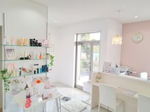 ◇白とピンクを基調としたサロン◇