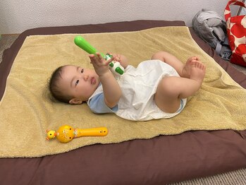 子育てママの整体サロン/施術中のお子様の様子
