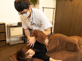 エール 勝川の写真/国家資格を持つ実力派オーナーによる施術で肩こりなどのお悩みを改善◎広々とした貸切空間でリラックス♪
