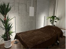 ルート(ROOT)の雰囲気（半個室の落ち着いた店内）
