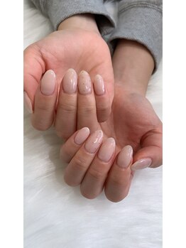 エリエッダ(Eriedda)/オフホワイトネイル×スタッズ