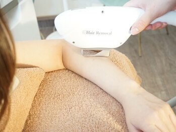 プティアンジュ(Petit ange)の写真/脱毛も美肌も、叶えるなら。スピーディーかつお肌にやさしい全身脱毛コース◎最新機器「バイマッハ」を使用