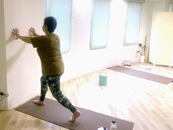 南林間駅前スタジオ メローヨガ(Mellow-Yoga)/年齢で諦めない。シニアにも◎