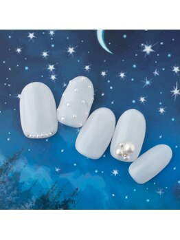 冬のホワイトパールネイル