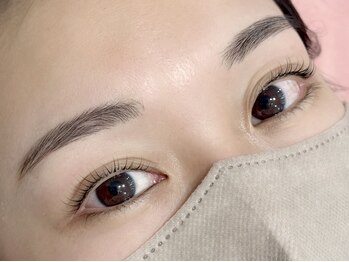 リフラ チャヤ(Li-Fra CHAYA)の写真/《眉毛×まつ毛》のセットメニューで一気に垢抜け！美眉スタイリングで毎朝時短にメイク＊お手入れ簡単♪