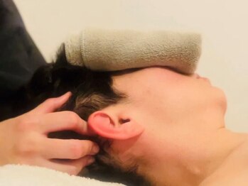 サロン ドゥ レキューム(Salon de L’ecume)の写真/【ヘッドスパ&肩背部のマッサージ60分】国家資格を持つ信頼できるセラピストがあなたに極上の施術を提供◎