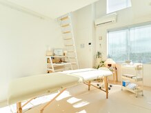 サロン ヌーク(Salon nuuk.)の雰囲気（明るい空間で皆さまをお迎えします。）