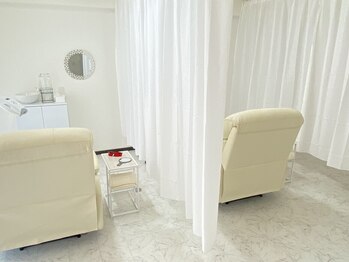 ホワイトニングショップ 香川丸亀店の写真/【リピーター様多数】店内は半個室のプライベート空間なので自分だけの“美歯ケア時間”が楽しめます♪