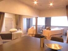 ミミアザブ(MIMI AZABU)の雰囲気（カーテンで仕切ることでリラックスした空間での施術が可能。）