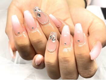 ルーネイル(Ruunail)の写真/【JNEC1級保持】ベイビーブーマー/ガラスフレンチ/ちゅるちゅる韓国ネイルなど、流行のデザインにも対応◎