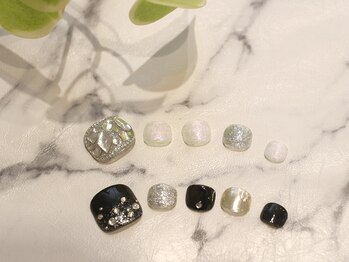 ドットエム(.m)の写真/夏こそ！フットネイルで指先から輝きを！可愛いデザイン多数◎定額ネイルでお得に可愛く♪