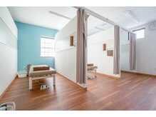 【施術室】完全個室でリラックスして施術を受けて頂けます。