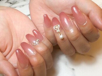 グラデーション×ビジューネイル