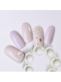 シンプルビジューネイル