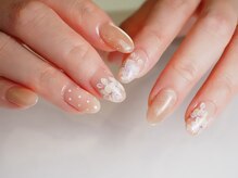ミーナネイル(miinanail)/手描きフラワー×ドット