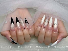 モノトーン個性派ネイル