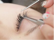 セレッソ(cerezo)/丁寧に睫毛一本一本に装着