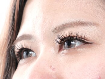 クレイハピィネイル(Cray hapy e nail)の写真/【新登場】Wフラットラッシュ♪モチでお悩みの方にも◎少ない本数でも程よい華やかな印象に♪