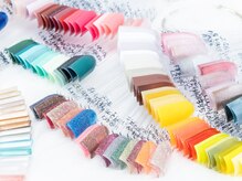 Nailsalon. Reyel ~1510~ 【12/10 OPEN(予定)】の雰囲気(カラー豊富で自分のお肌に合う色が見つかる!マグネットも豊富!)