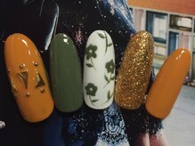 ネイルサロン リリオ(Nail Salon Ririo)/カーキ小花ネイル