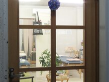 ポプリ鍼灸院/墨田区押上ポプリ入口の木の扉♪